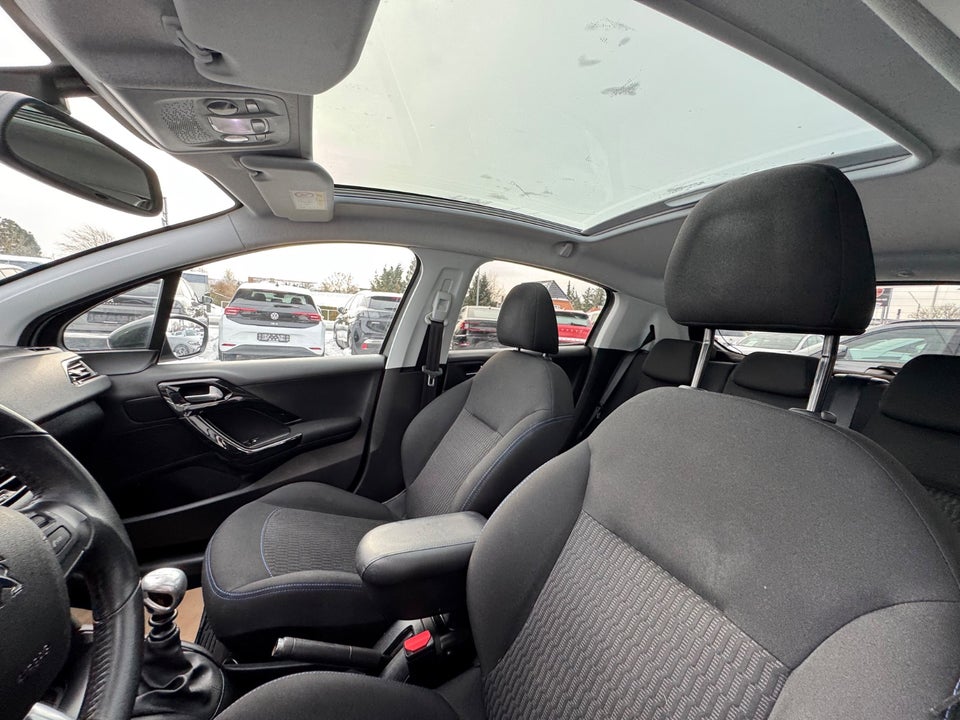 Peugeot 208 1,5 BlueHDi 100 Signature Sky 5d