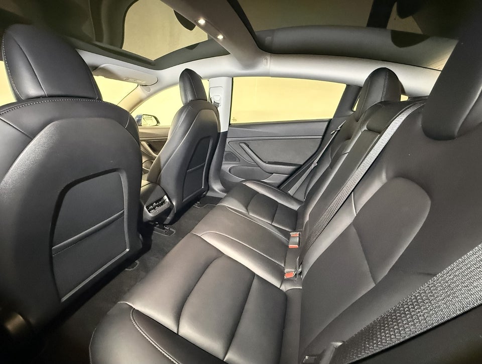 Tesla Model 3 Standard Range+ RWD 4d