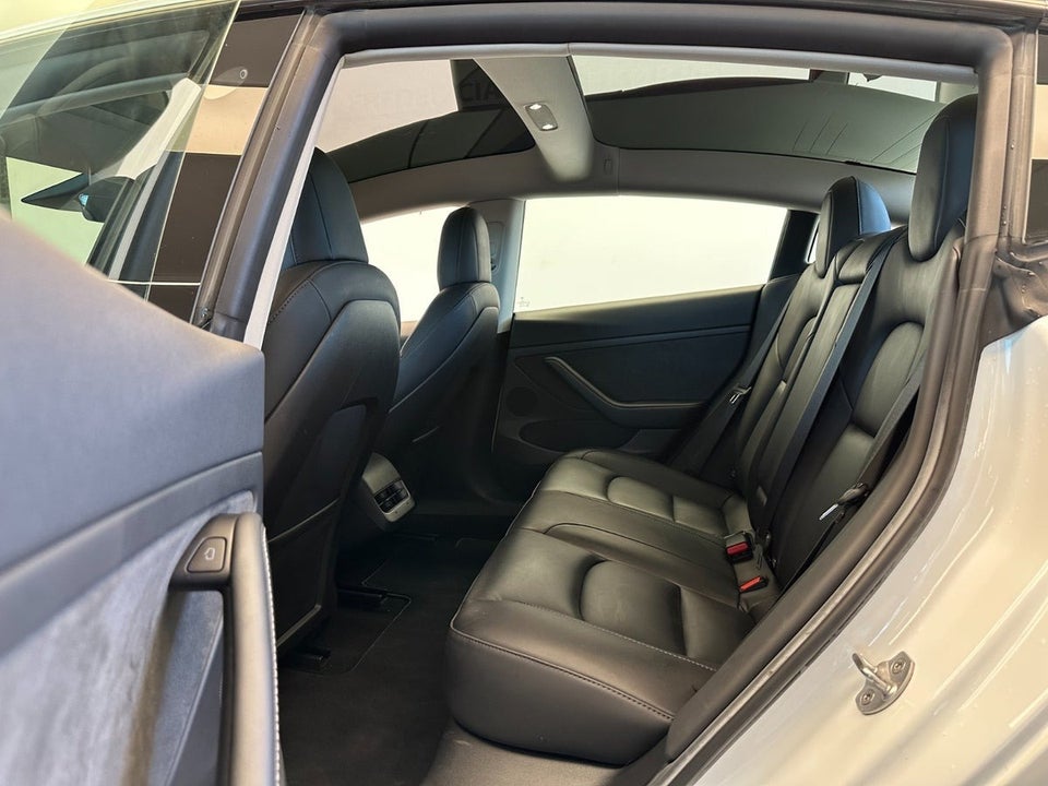 Tesla Model 3 RWD 4d