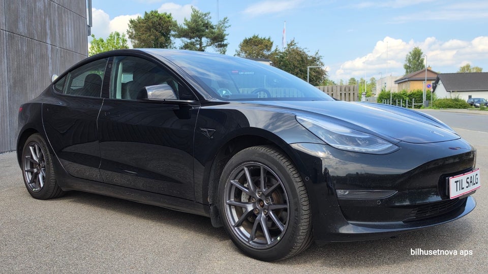 Tesla Model 3 Long Range AWD 4d