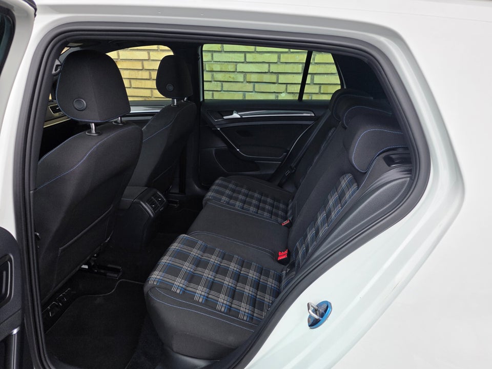 VW Golf VII 1,4 GTE DSG 5d