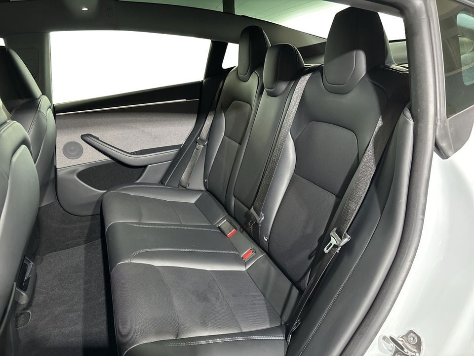 Tesla Model 3 RWD 4d