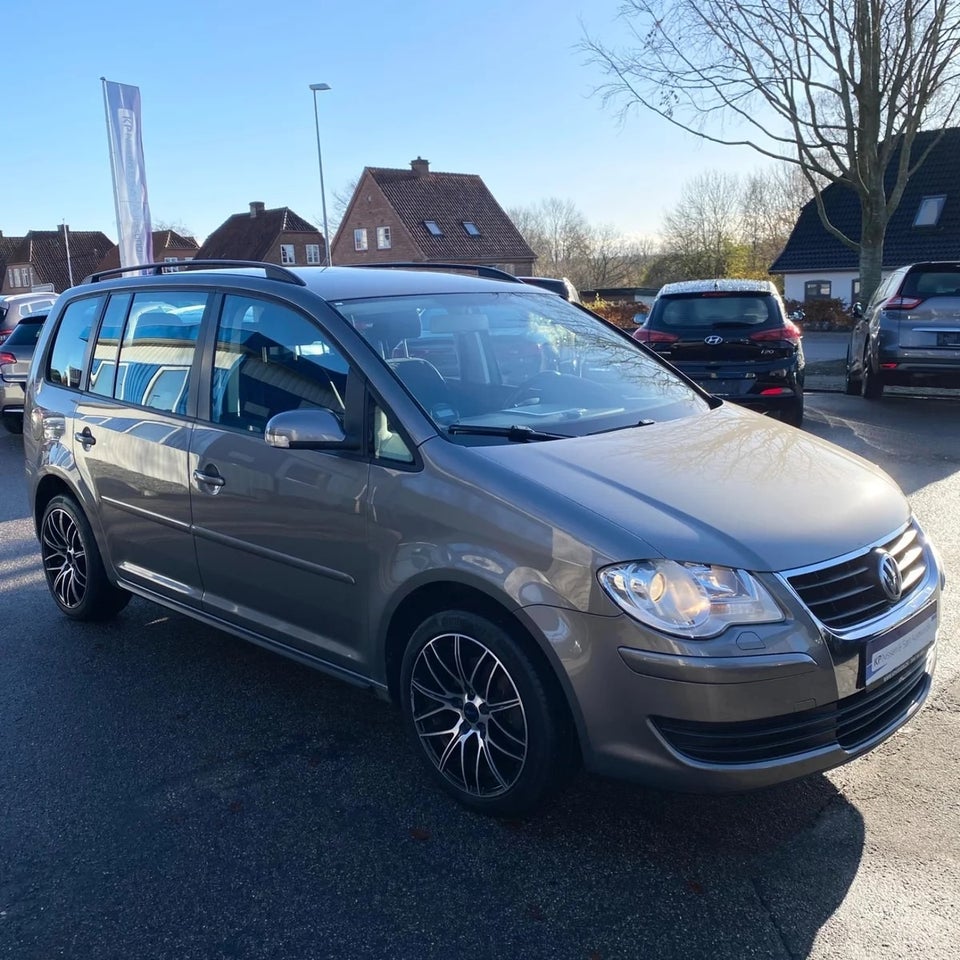 VW Touran 2,0 TDi 140 Trendline DSG 5d