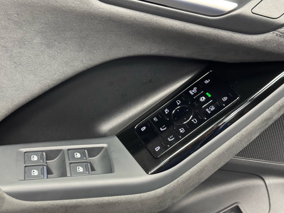 Audi SQ6 e-tron quattro 5d