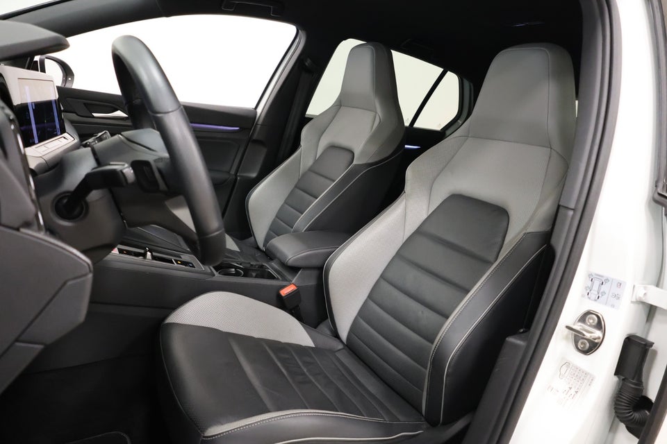 VW Golf VIII 1,4 GTE DSG 5d