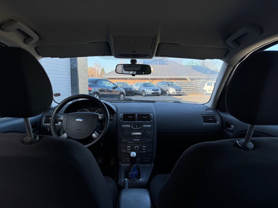 Ford Mondeo 1,8 110 Ambiente stc. 5d