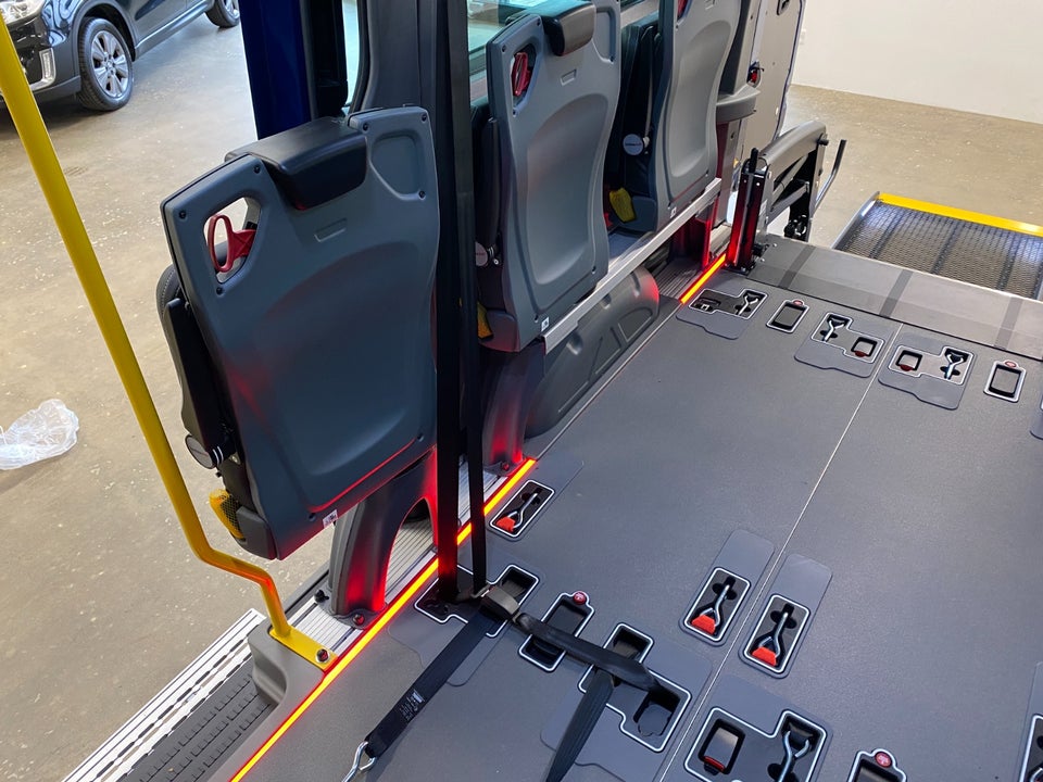 VW Crafter 35 2,0 TDi 140 Kombi aut.