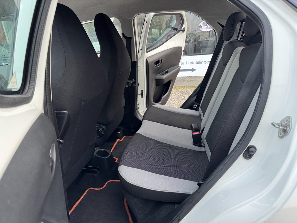Toyota Aygo 1,0 VVT-i x-play 5d