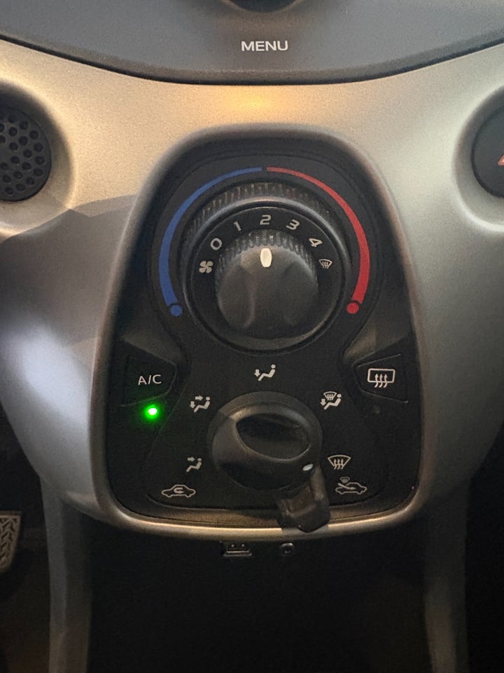 Toyota Aygo 1,0 VVT-i x-play 5d