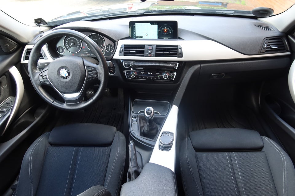 BMW 320d 2,0 Touring 5d
