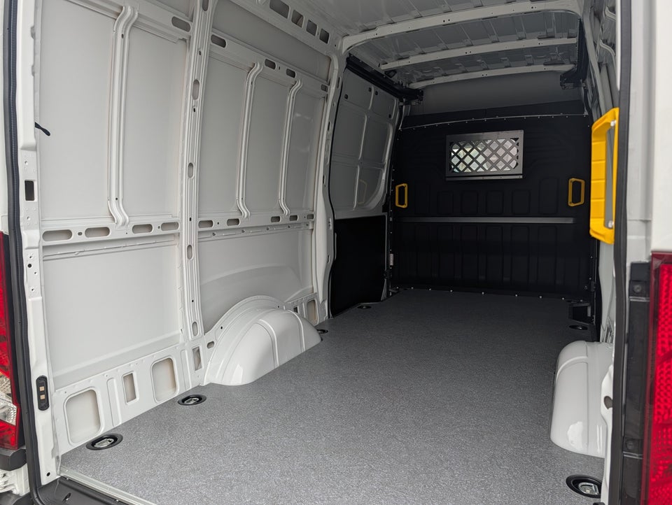 Iveco Daily 3,0 35S18 12m³ Van AG8