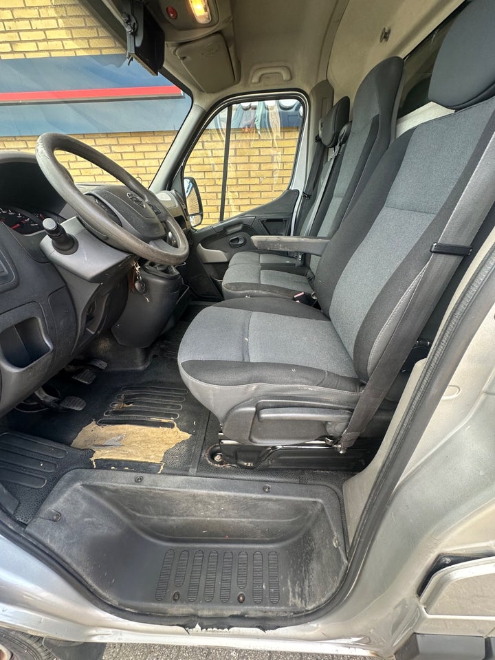 Nissan NV400 2,3 dCi 125 L2H2 Van 5d