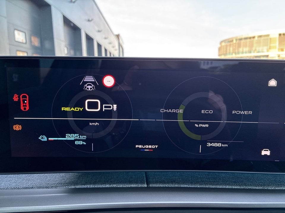 Peugeot e-3008 77 GT Pack 5d