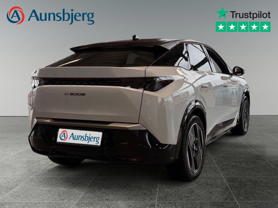 Peugeot e-3008 77 GT Pack 5d