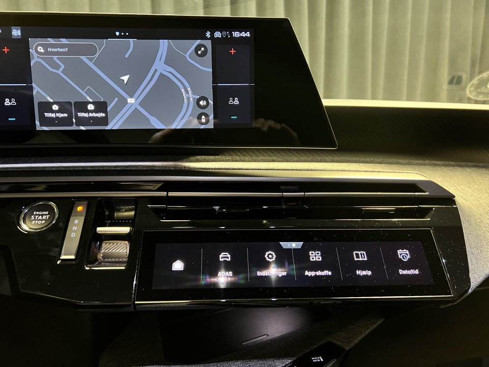 Peugeot e-3008 77 GT 5d