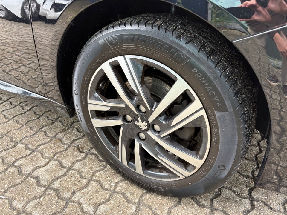 Peugeot 208 1,5 BlueHDi 100 Allure Sky 5d