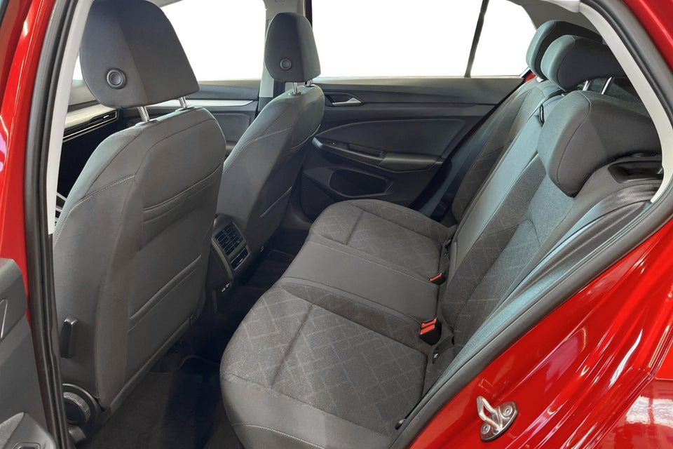 VW Golf VIII 1,5 eTSi 130 Life DSG 5d