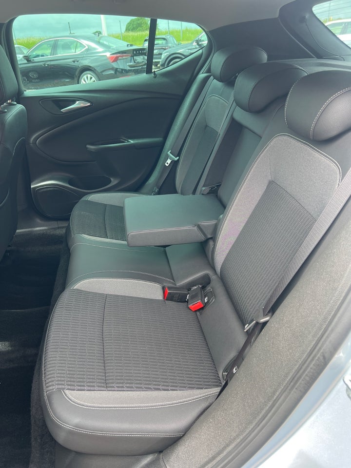 Opel Astra 1,2 T 110 Elegance 5d