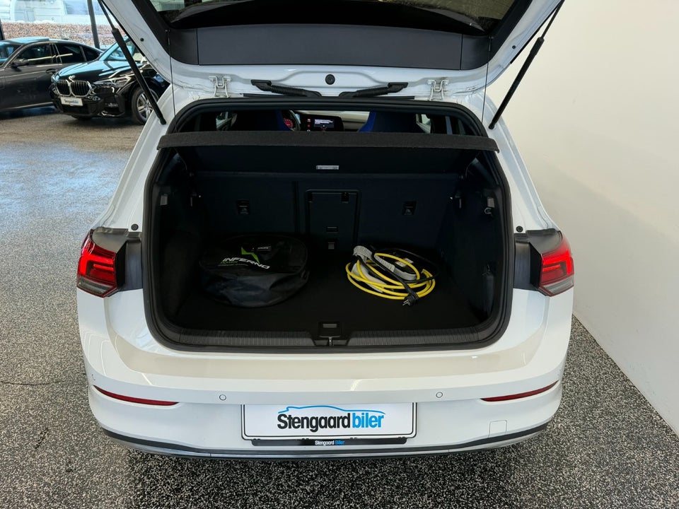 VW Golf VIII 1,4 GTE DSG 5d