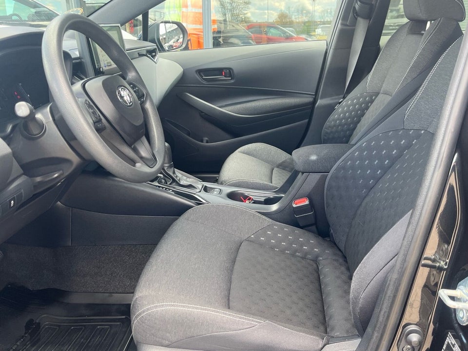 Toyota Corolla 1,8 Hybrid Essential Touring Sports e-CVT 5d