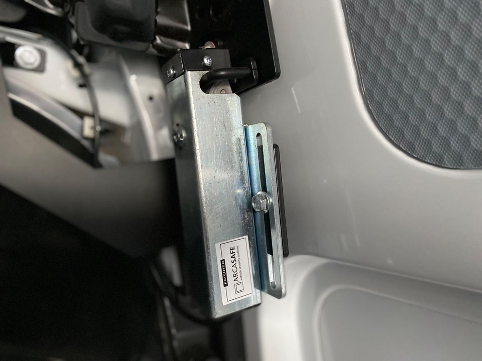 Renault Master IV T33 2,3 dCi 150 L2H2 Kassevogn