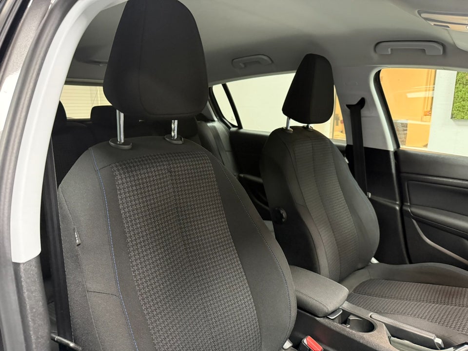 Peugeot 308 1,5 BlueHDi 130 Active 5d