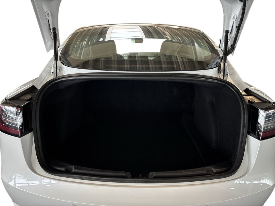 Tesla Model 3 Long Range AWD 4d