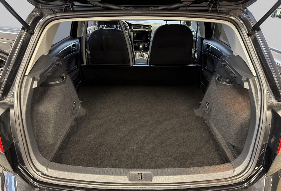 VW Golf VII 1,6 TDi 115 IQ.Drive DSG Van 5d