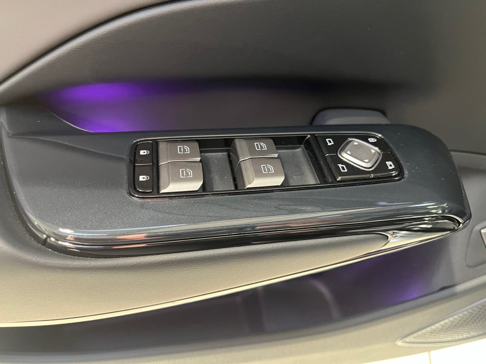 Hongqi EH7 111 Exclusive 4d