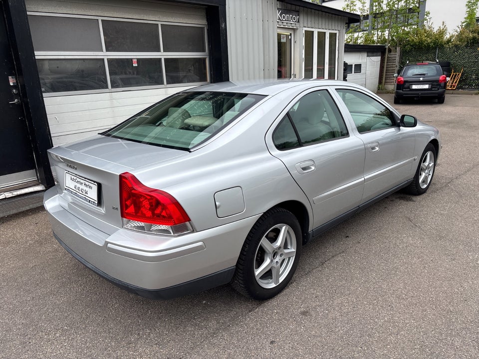 Volvo S60 2,4 140 aut. 4d