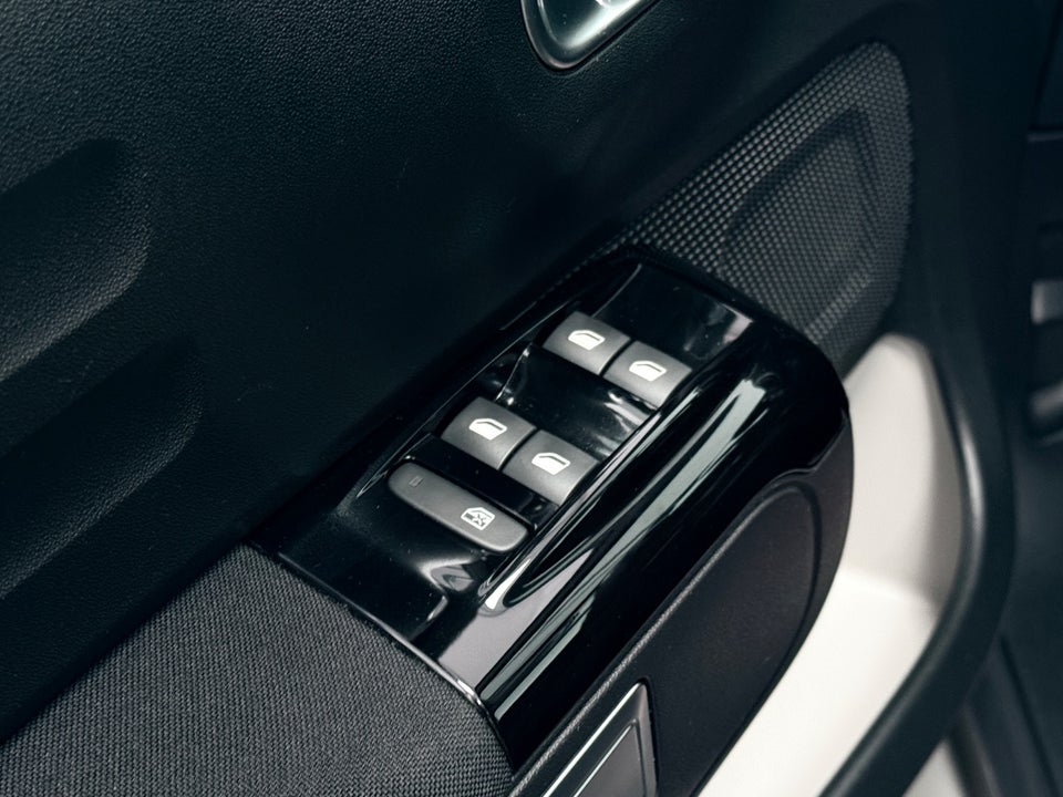 Citroën C3 1,2 PureTech 83 Shine Sport 5d