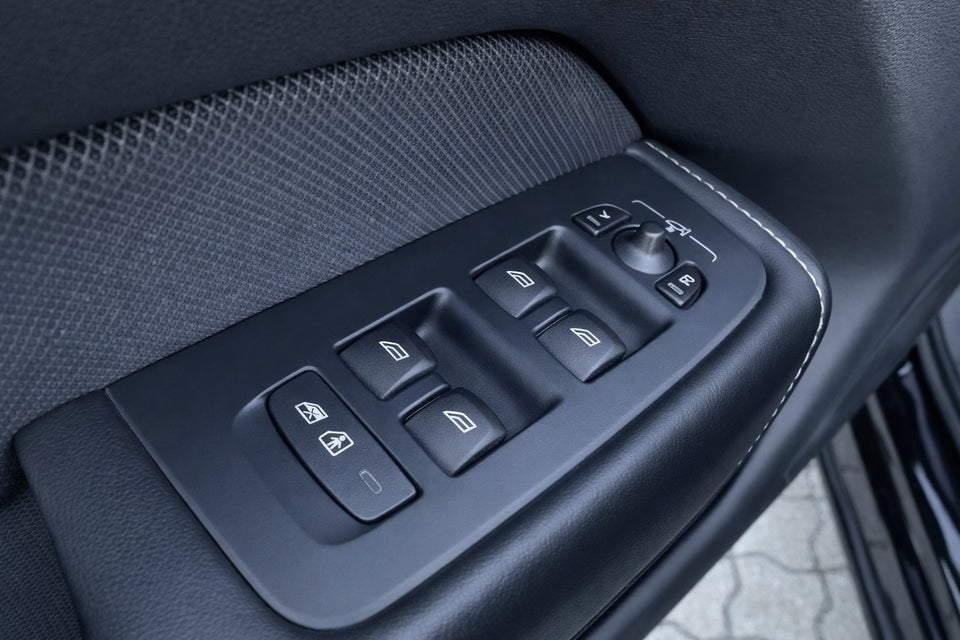 Volvo XC60 2,0 T6 ReCharge R-Design aut. AWD Van 5d