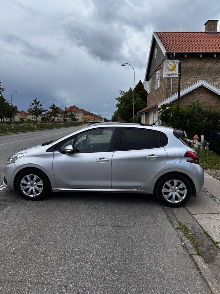 Peugeot 208 1,6 BlueHDi 100 Allure Sky 5d