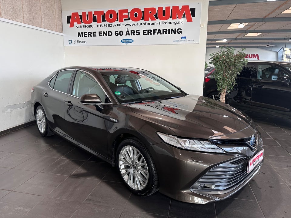 Toyota Camry 2,5 Hybrid H3 Executive CVT 4d