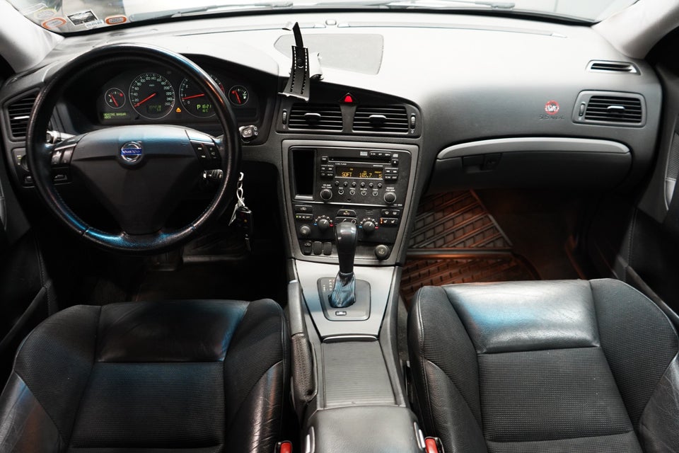 Volvo V70 2,5 T Momentum aut. 5d