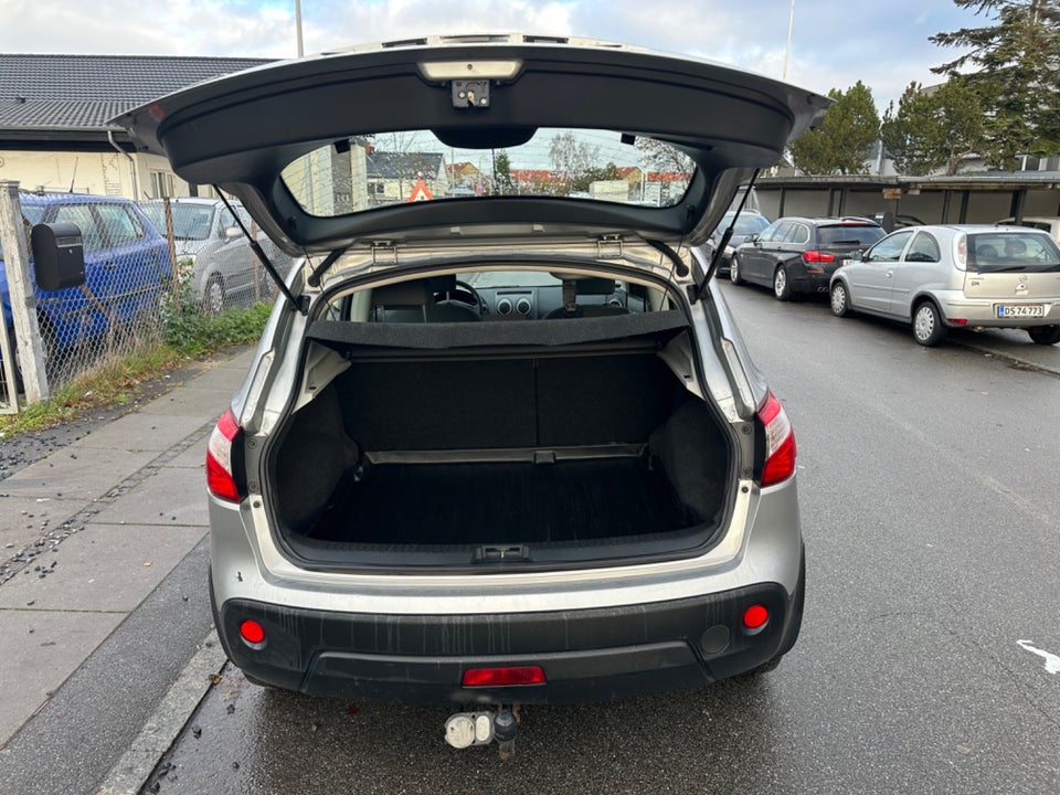 Nissan Qashqai 1,6 Tekna 5d