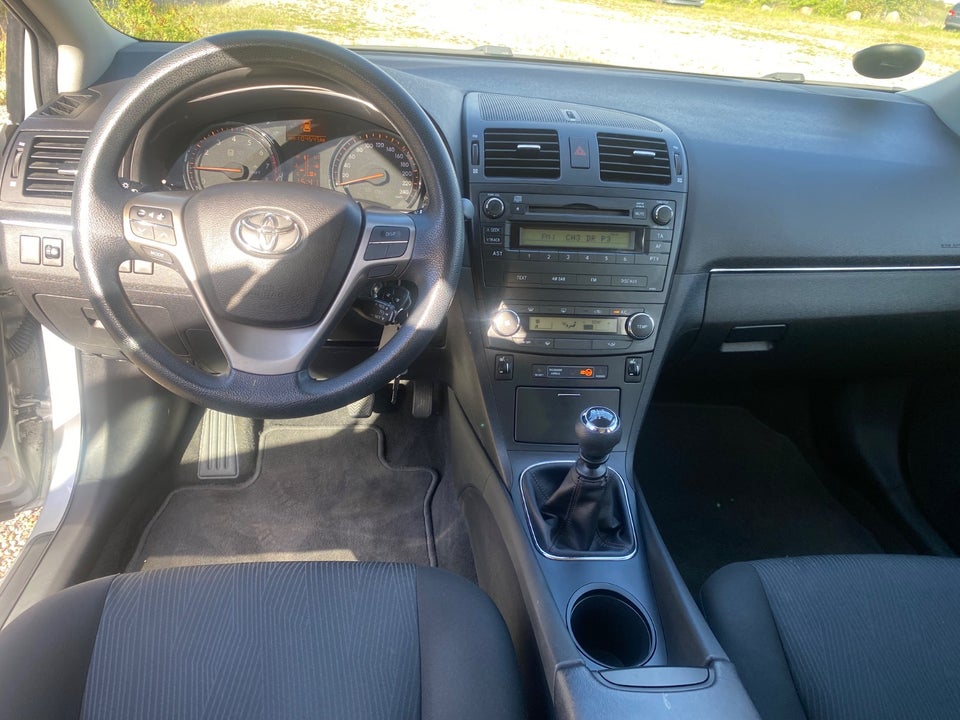 Toyota Avensis 1,6 VVT-i T1 stc. 5d