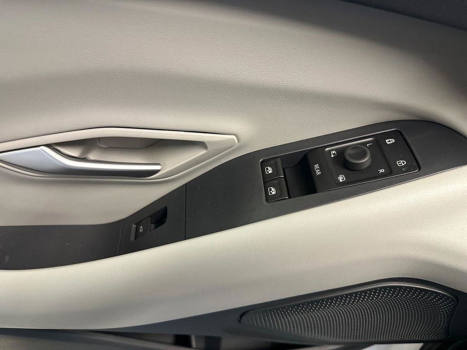 Ford Capri 82 Select Extended Range 5d