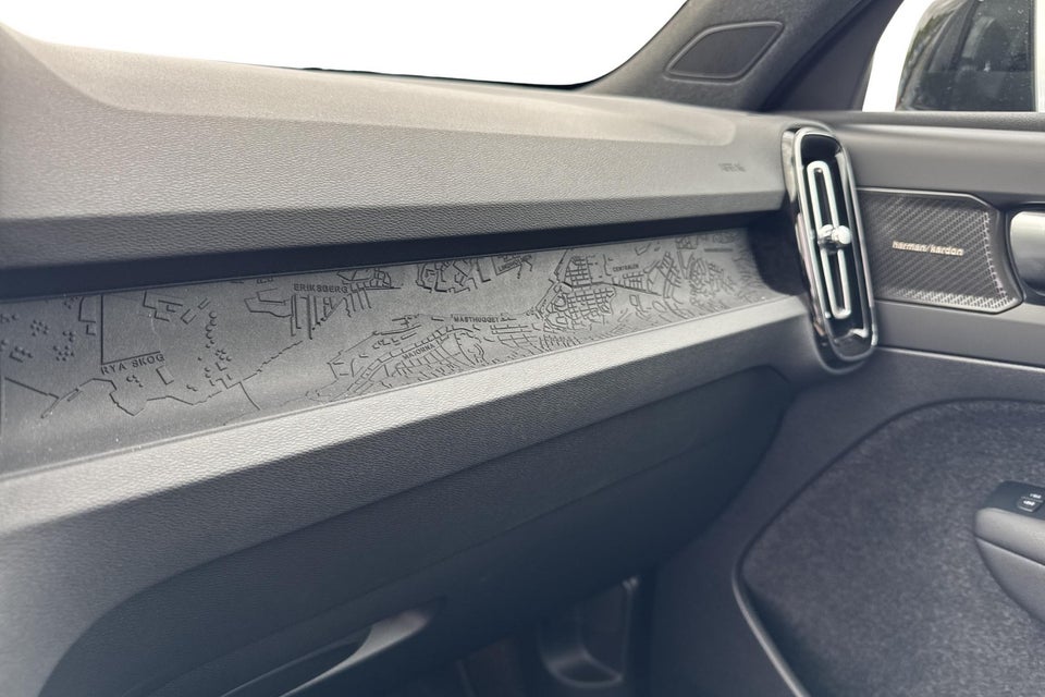 Volvo EX40 Standard Range Plus 5d