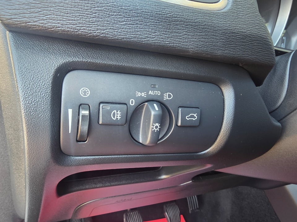 Volvo V40 2,0 T3 152 Momentum 5d