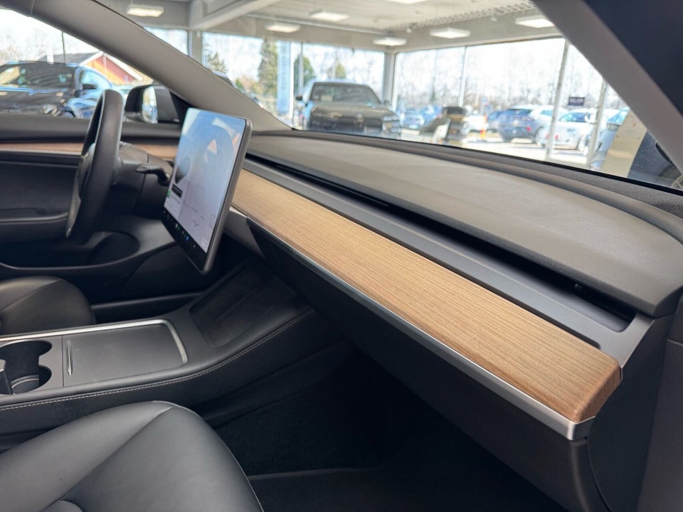 Tesla Model 3 Standard Range+ RWD 4d