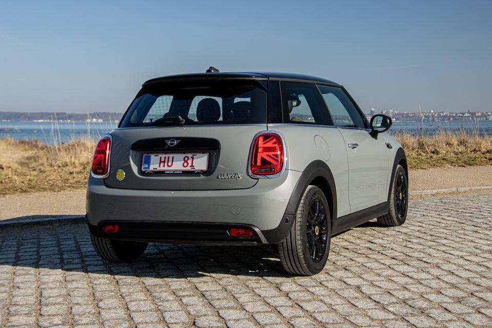 MINI Cooper SE Essential 3d