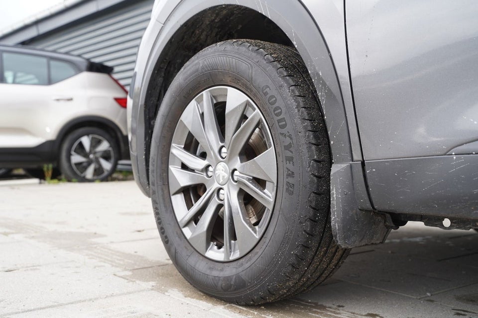 Peugeot 2008 1,2 PureTech 100 Active Pack 5d