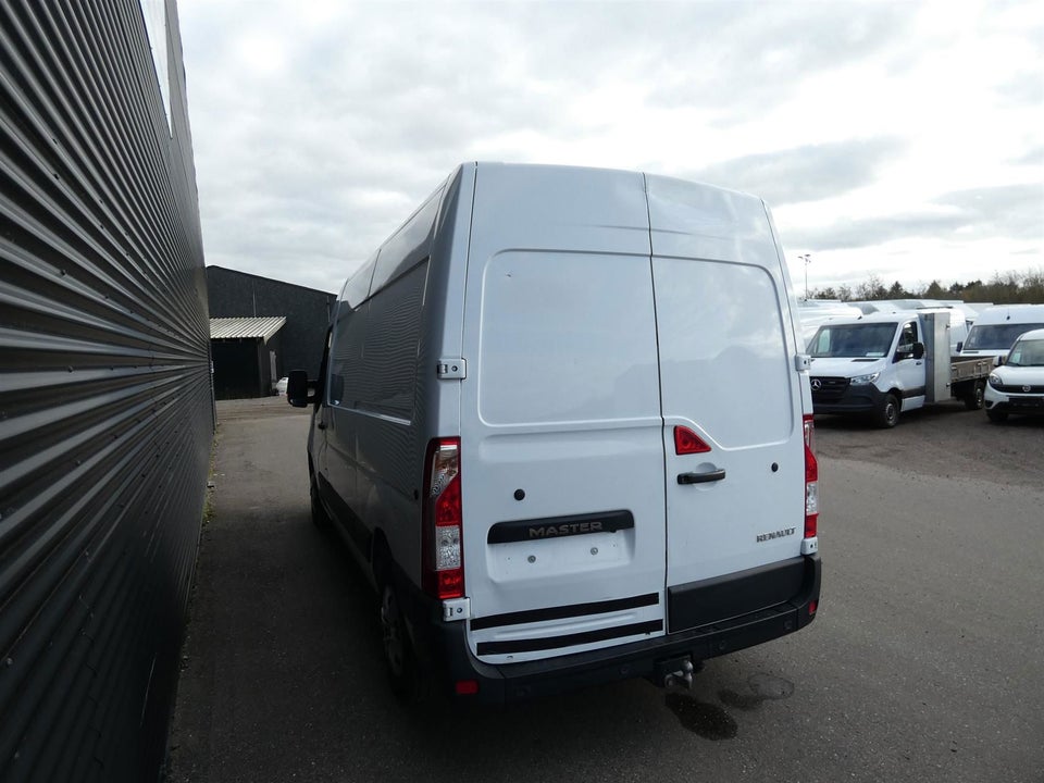 Renault Master IV T33 2,3 dCi 150 L2H2 Kassevogn