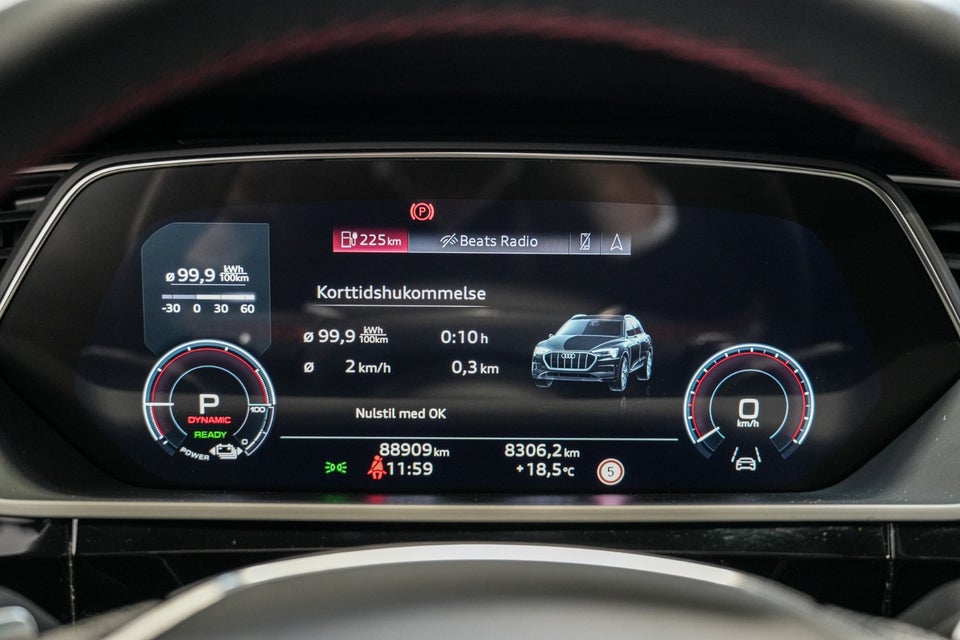 Audi Q8 e-tron 55 S-line quattro 5d