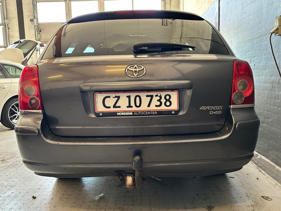 Toyota Avensis 2,2 D-4D 150 Executive stc. 5d