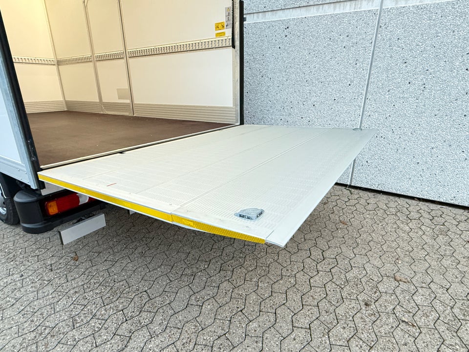 Iveco Daily 3,0 35S18 4100mm Box m/lift AG8