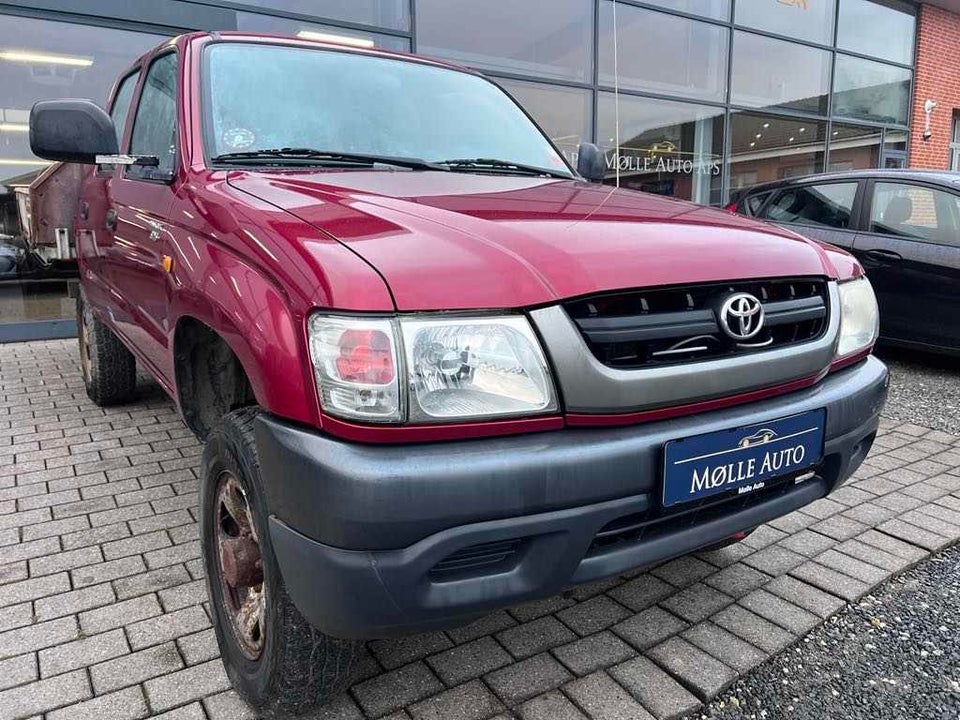 Toyota HiLux 2,5 D-4D Mandskabsvogn m/lad 4x4 4d