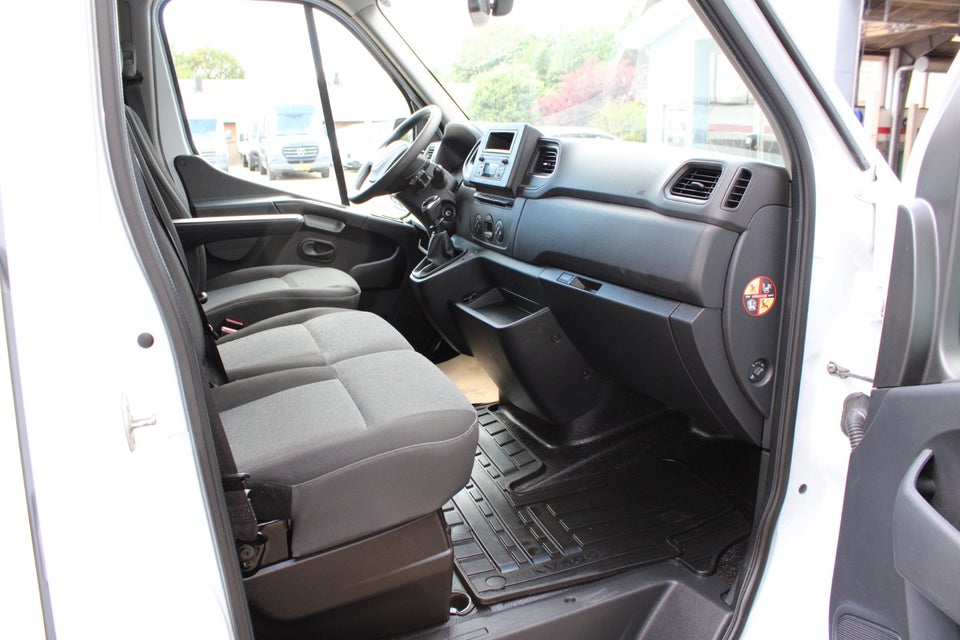 Nissan NV400 2,3 dCi 150 L2H2 Kassevogn
