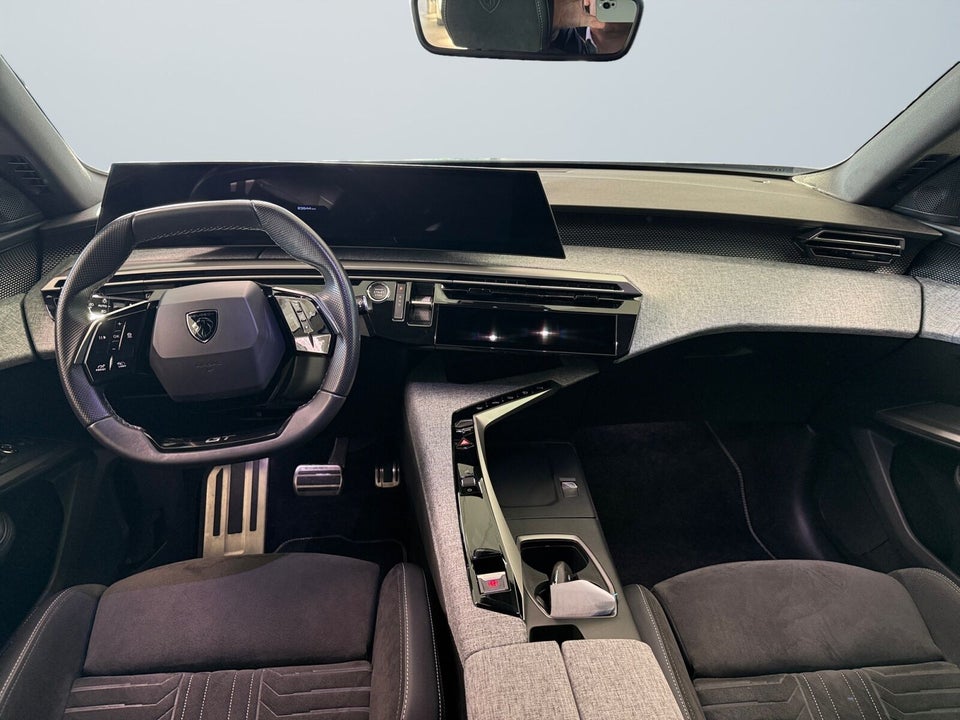 Peugeot e-3008 101 GT 5d